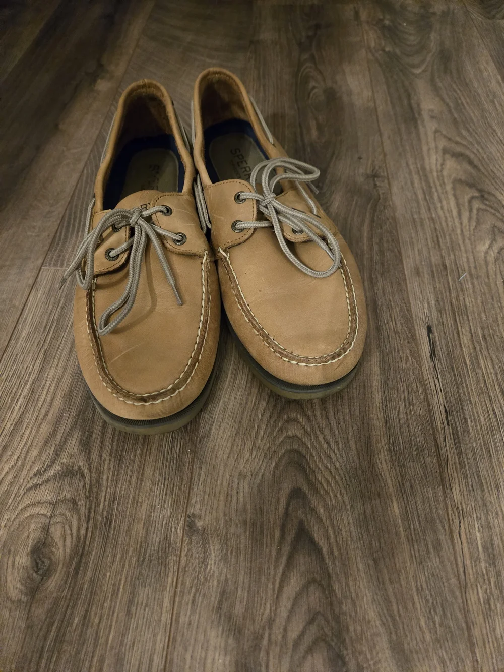 Casual Men’s Tan Boat Shoes with Lace-Up Design